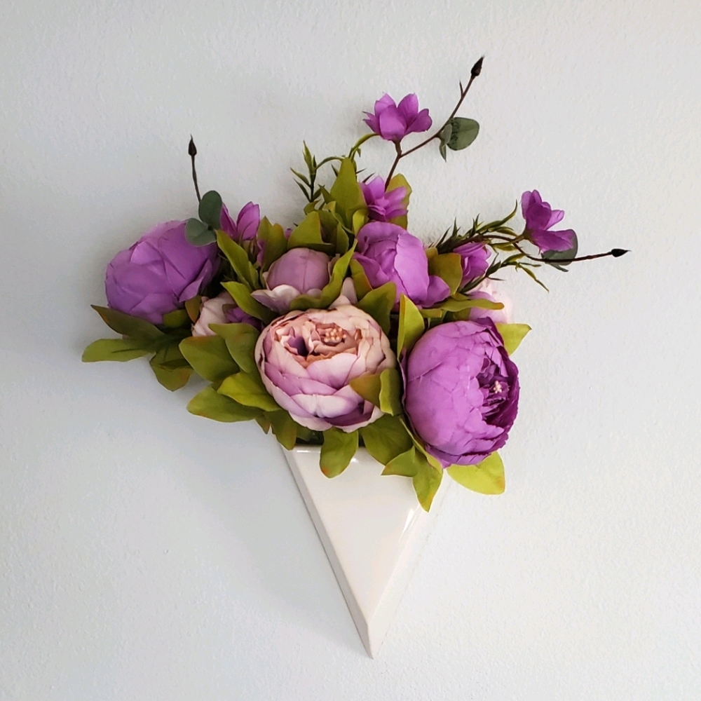 White Triangular Wall-Mount Planter - Set of 3